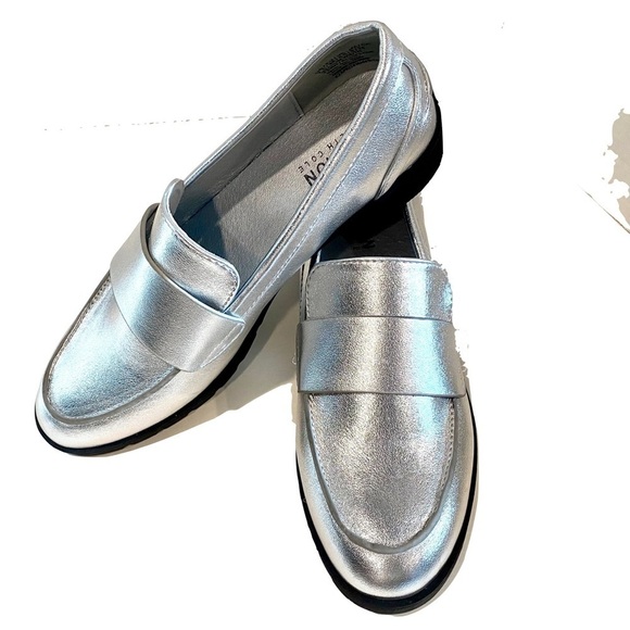 The Kenneth Cole Reaction Fern Metallic Silver Loafer Size 7.5 - Picture 5 of 14